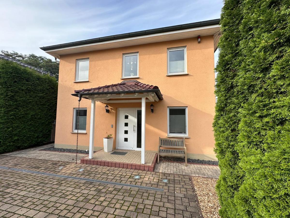 Stadtvilla In Leipzig 7 Personen 3 Schlafzimmer 2 Baeder Garten Und Terrasse Zentral Gelegen Messe Innenstadt Seen Exteriör bild