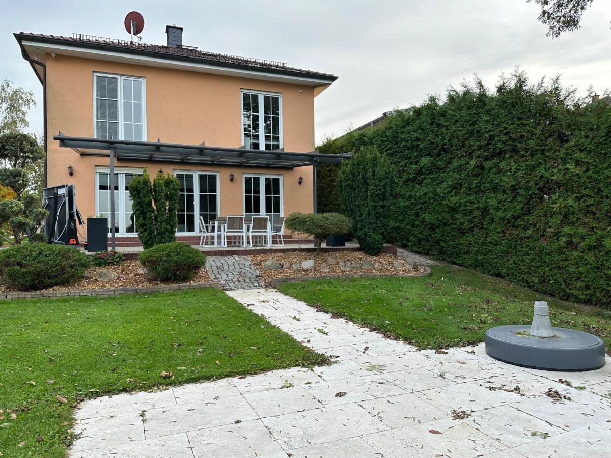 Stadtvilla In Leipzig 7 Personen 3 Schlafzimmer 2 Baeder Garten Und Terrasse Zentral Gelegen Messe Innenstadt Seen Exteriör bild